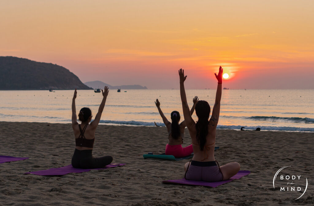 Tập yoga đón bình minh ở biển Bãi Dài, Cam Lâm, Khánh Hòa, cách thành phố Nha Trang chỉ 30 phút chạy xe